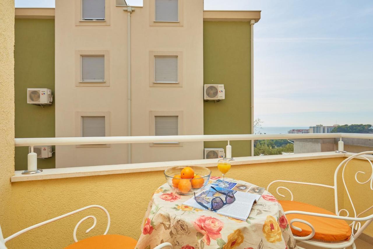 Apartments Zelic Tučepi Chambre photo