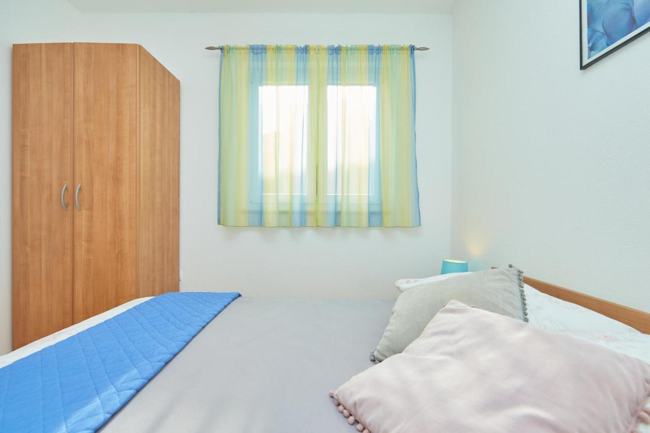 Apartments Zelic Tučepi Chambre photo
