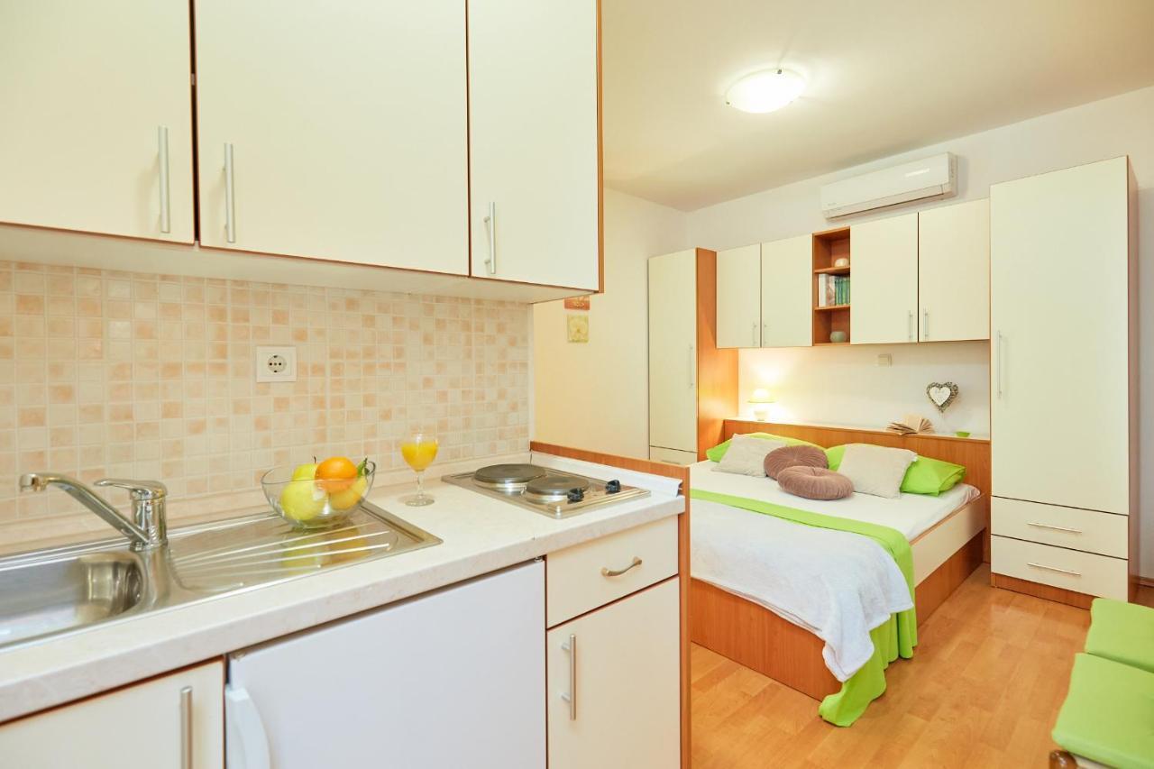 Apartments Zelic Tučepi Chambre photo