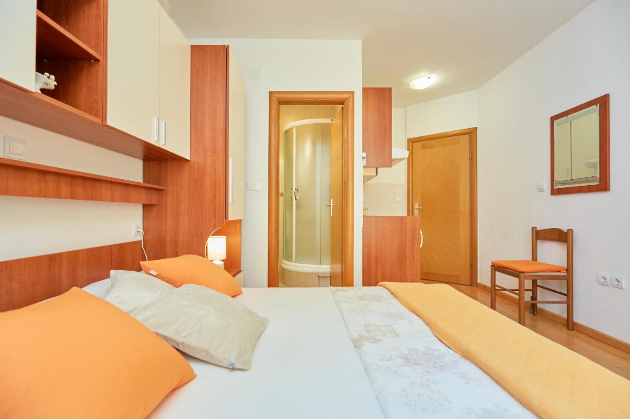 Apartments Zelic Tučepi Chambre photo