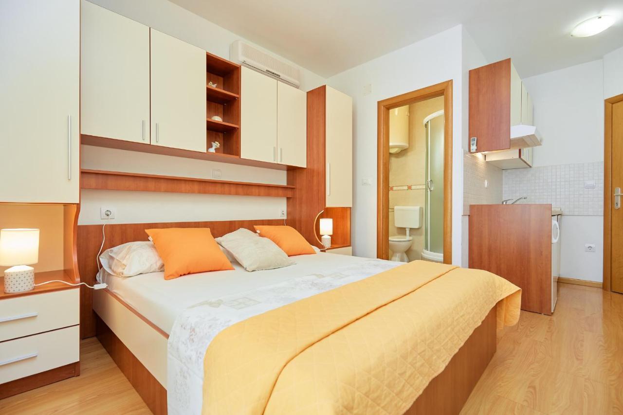 Apartments Zelic Tučepi Chambre photo