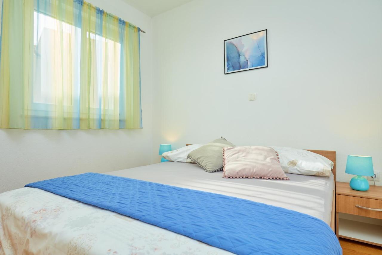 Apartments Zelic Tučepi Chambre photo