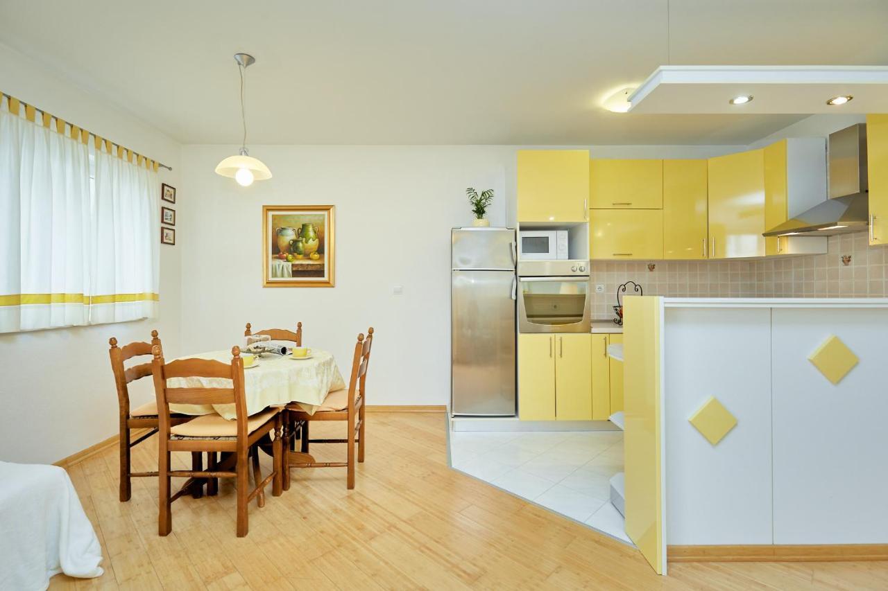 Apartments Zelic Tučepi Chambre photo