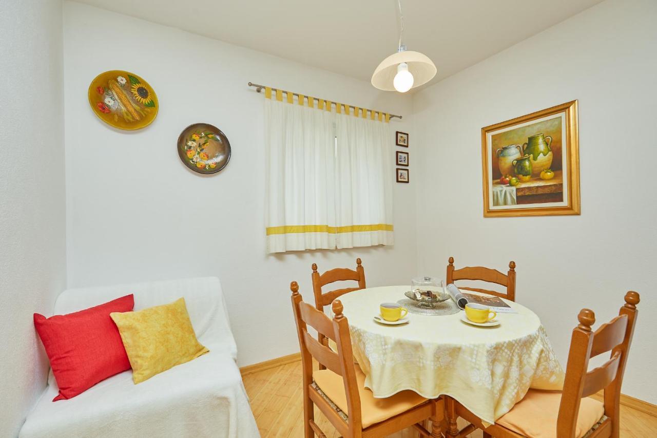 Apartments Zelic Tučepi Chambre photo