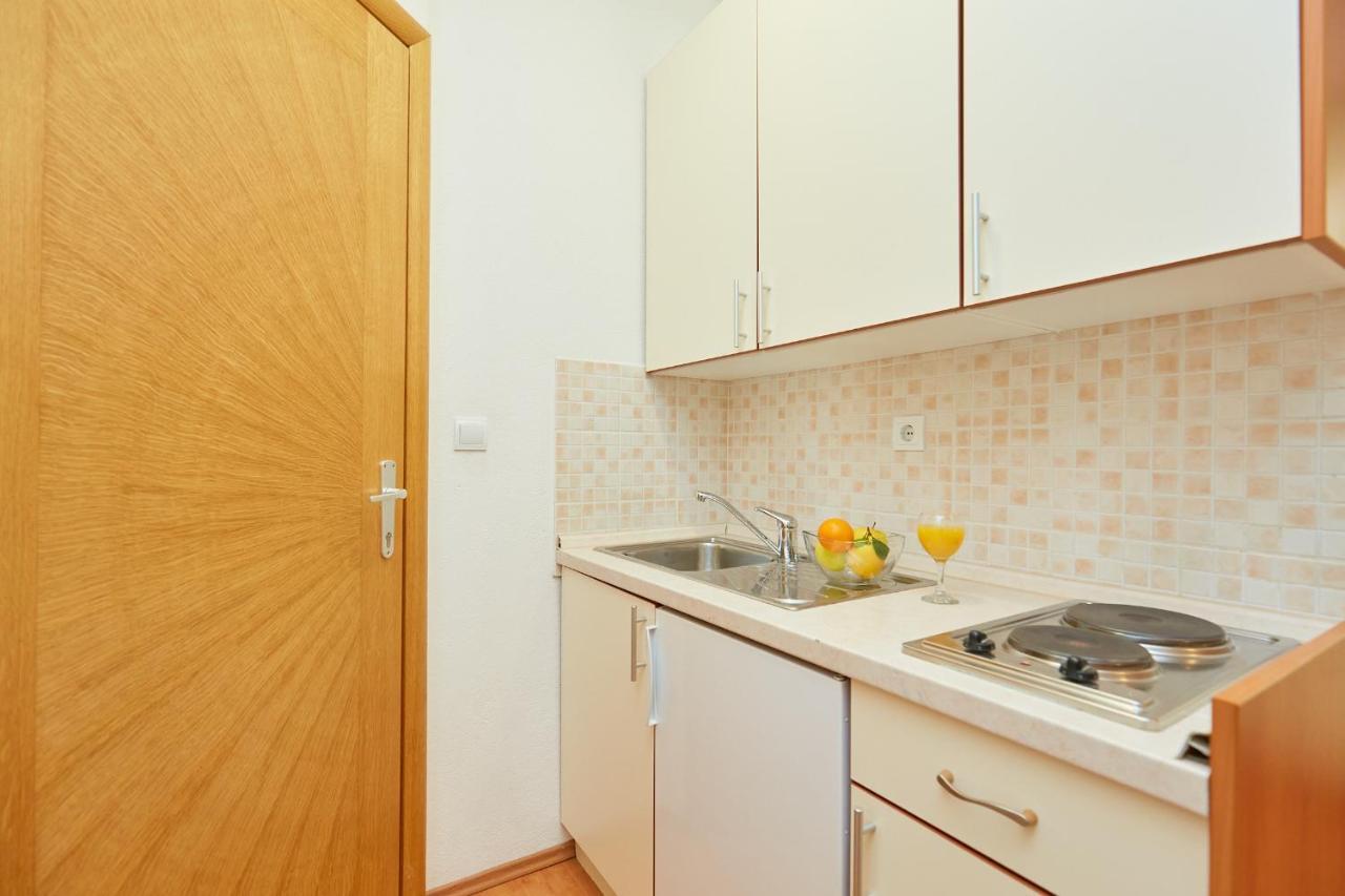 Apartments Zelic Tučepi Chambre photo