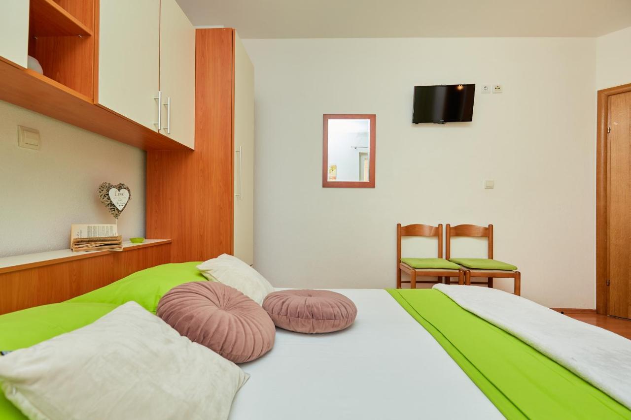 Apartments Zelic Tučepi Chambre photo