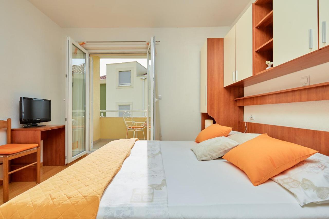 Apartments Zelic Tučepi Chambre photo