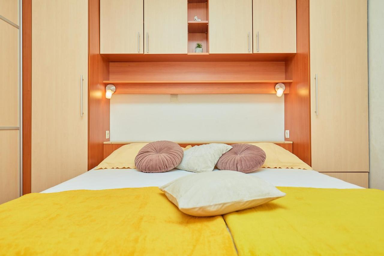 Apartments Zelic Tučepi Extérieur photo