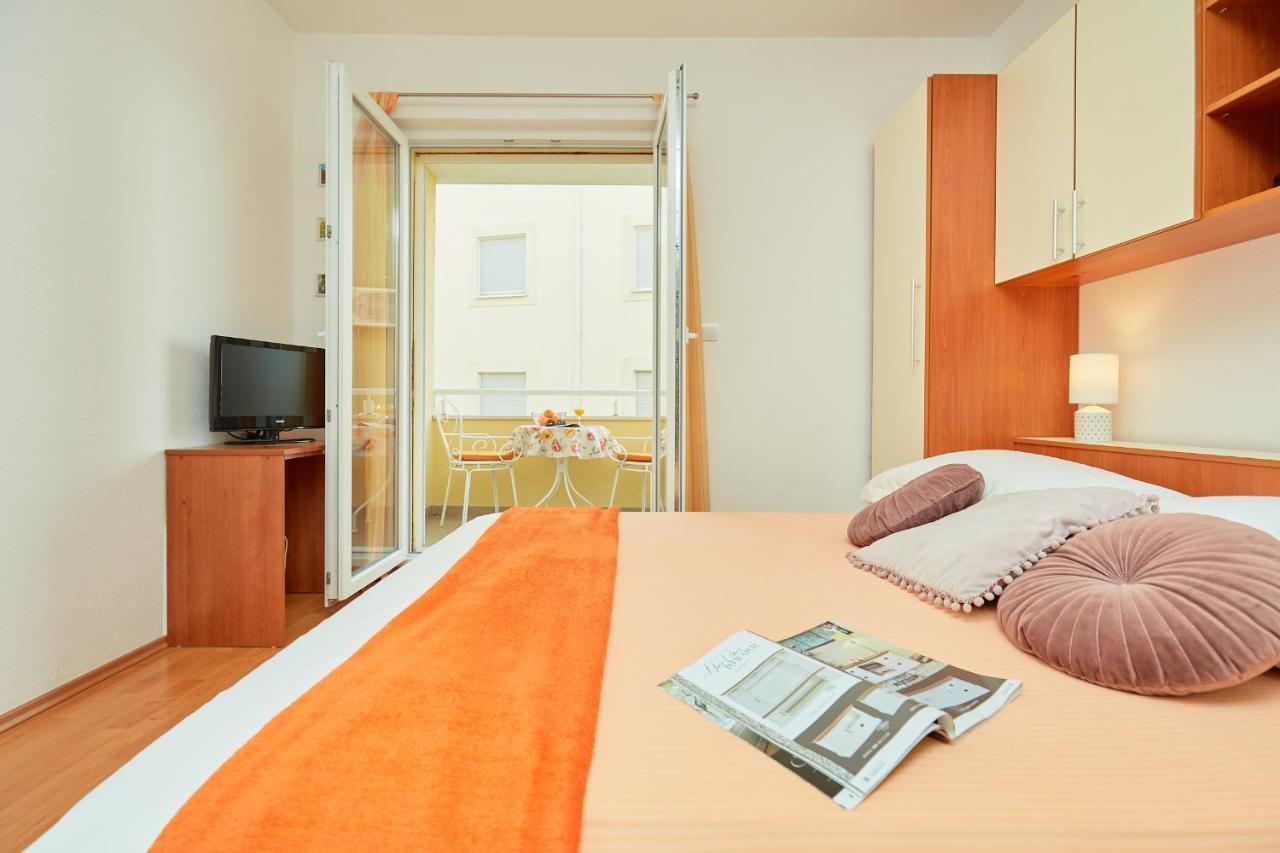 Apartments Zelic Tučepi Extérieur photo